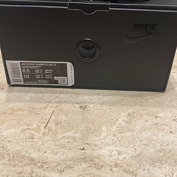 Air Cross Trainer 3 Low/Supreme                                U.S. Mens 8.5 - Picture 6 of 7